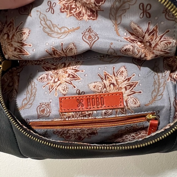 HOBO Elegant Black Leather Crossbody Bag, EUC, lightweight, casual, lined - Picture 6 of 9